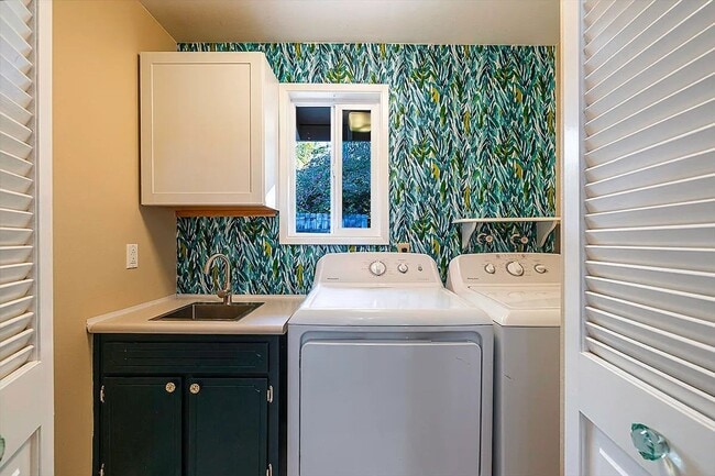 Building Photo - 3 Bed 2 Bath Home