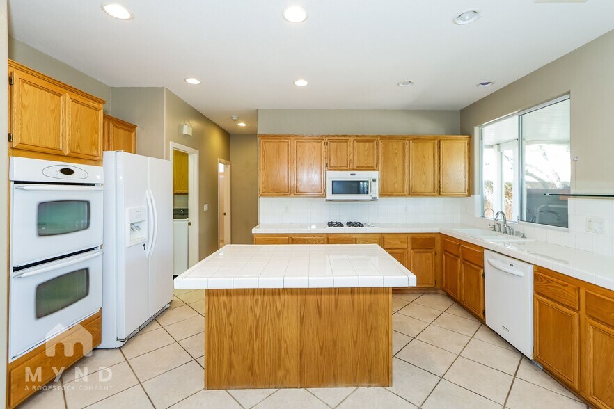 Building Photo - 2728 La Porte Ct