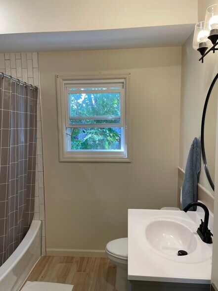 Building Photo - 140 Fabyan Pl