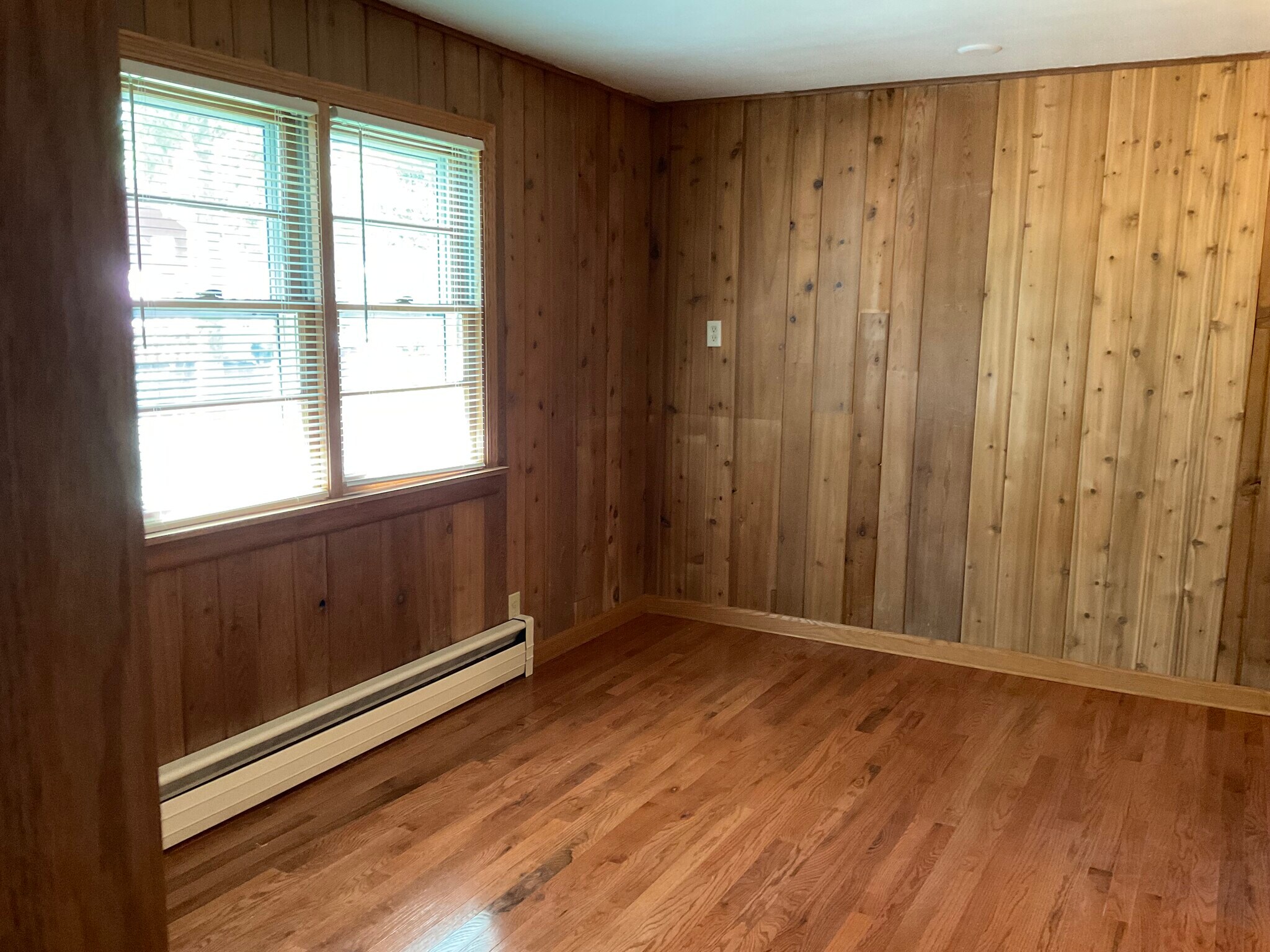 Smaller bedroom - 2123 Cameron Ave