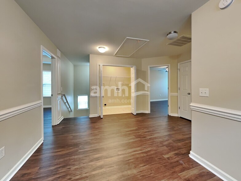 Building Photo - 75 Summer Hill Way