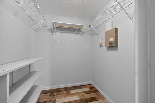Building Photo - 624 Torretta Dr SW