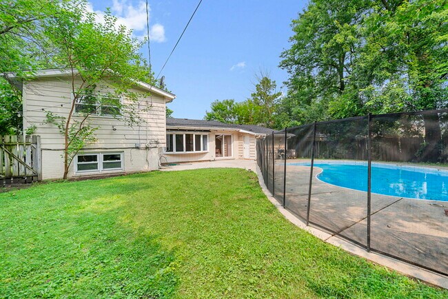 Building Photo - 146 Millbrook Ln