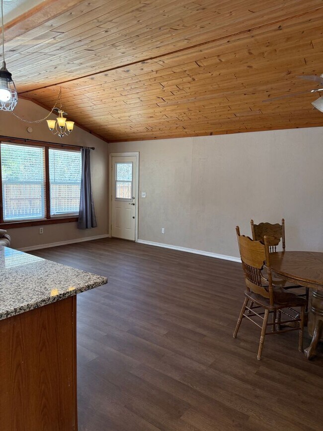 Building Photo - Charming Barndominium Rental with Scenic Foothill Views – Springville, CA
