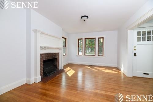 Building Photo - 3 bedroom in West Roxbury MA