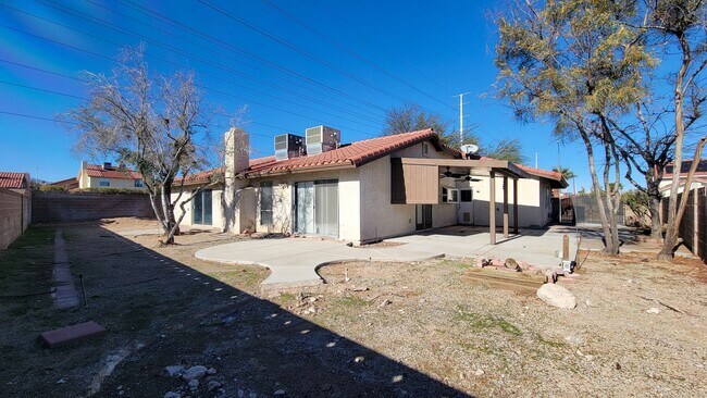 Building Photo - 8525 Del Rey Ave