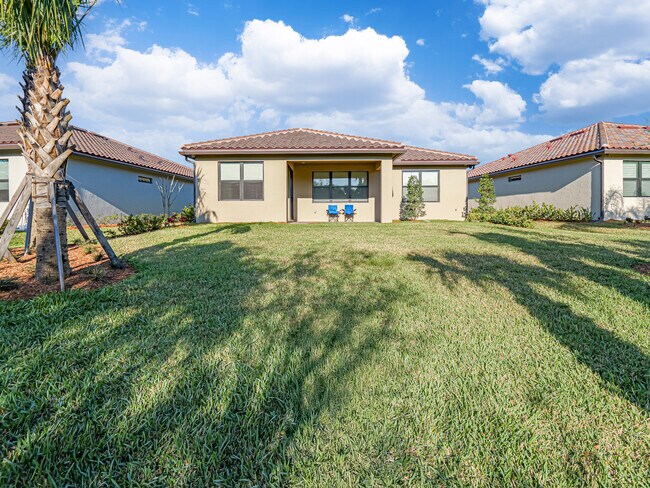 Building Photo - 3842 White Alder Wy
