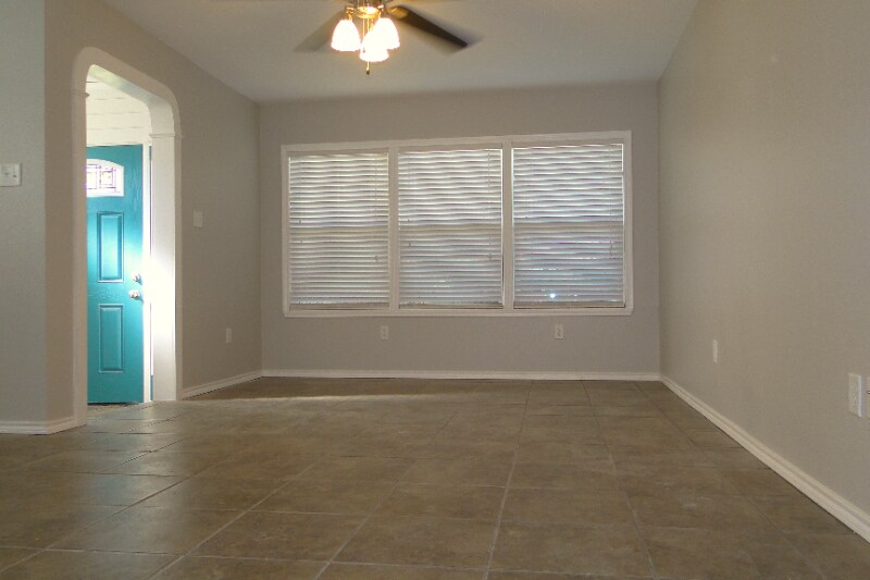 Building Photo - 4115 Robinhood Dr