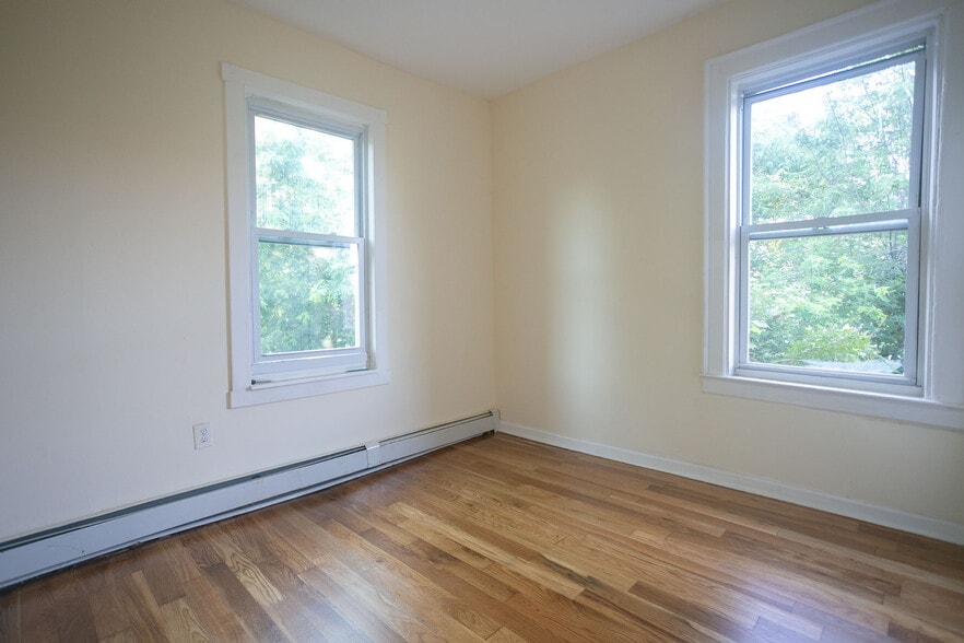 Building Photo - 567 S 17th St