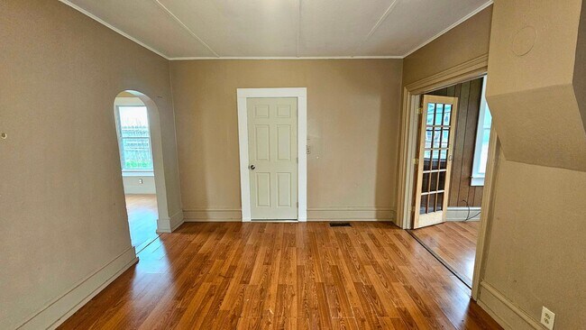 Building Photo - 490 Grand St