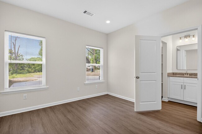 Building Photo - 3109 W 11th St