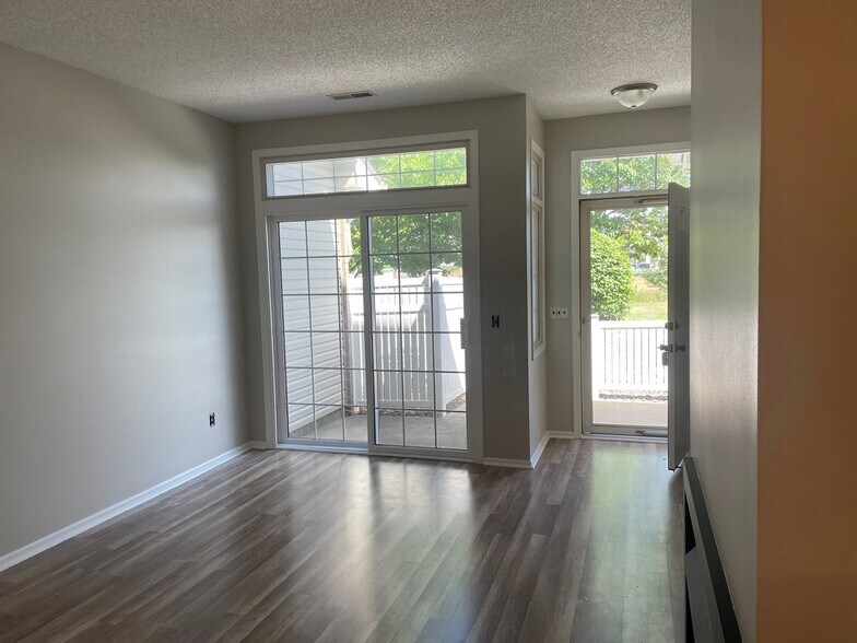Building Photo - 15503 Garnet Way