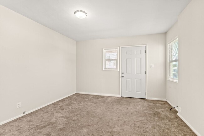 Building Photo - 170 Belleview Dr