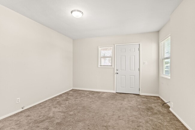 Building Photo - Charming San Leandro Duplex: 2 Bed w/ In-unit Laundry & Off-street Parking