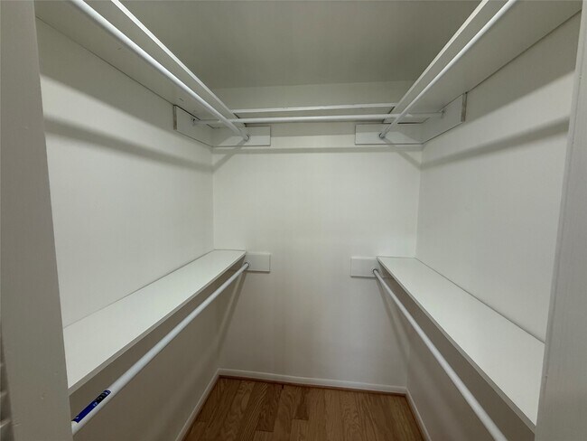 Building Photo - 25 Little John Ln