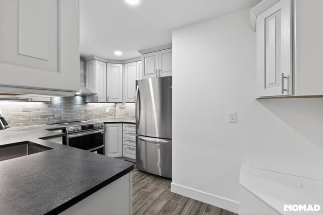 Building Photo - 912 N Clarkson St