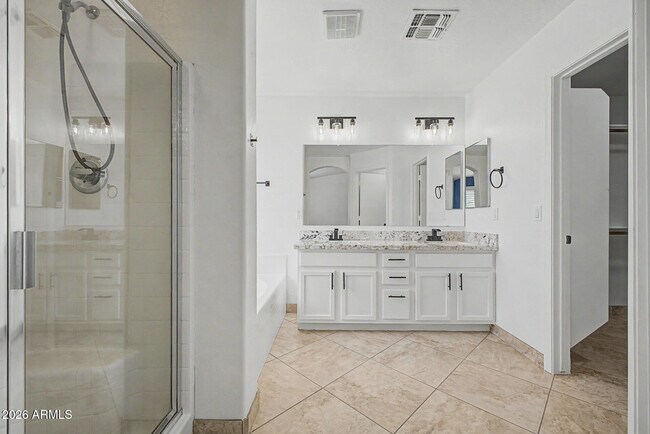 Building Photo - 15337 W Poinsettia Dr