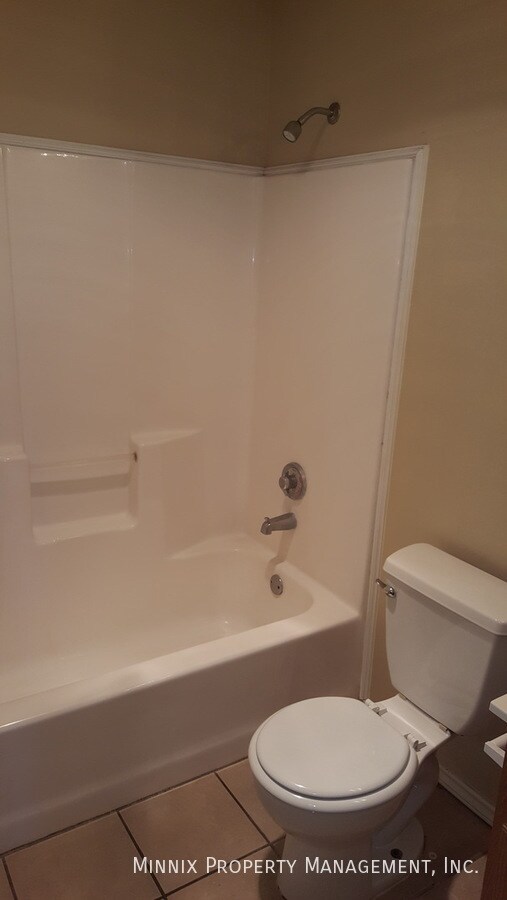 Building Photo - 515 N Kline Ave