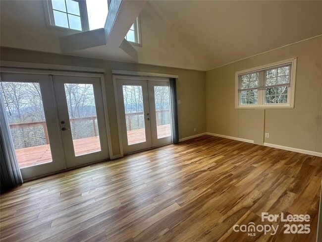 Building Photo - 236 Lakeview Dr