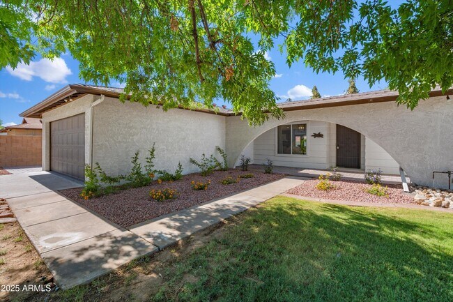Building Photo - 4837 E Pershing Ave
