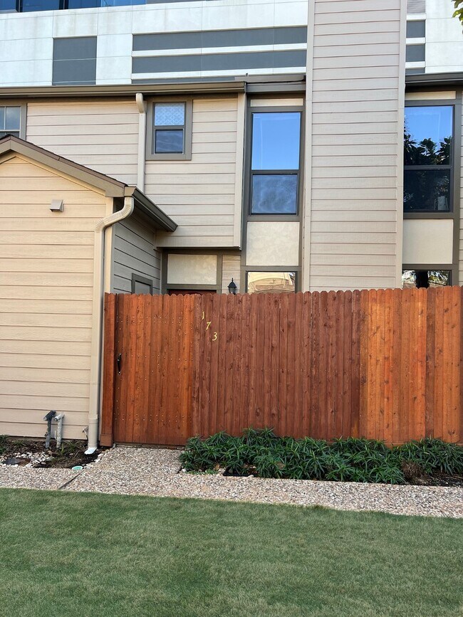 Building Photo - 1201 McDuffie St