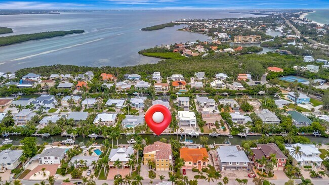 Building Photo - Stunning Annual Rental: Luxury Coastal Living on Longboat Key | 6 Bed | 5.5 bath | 4 car | Pool