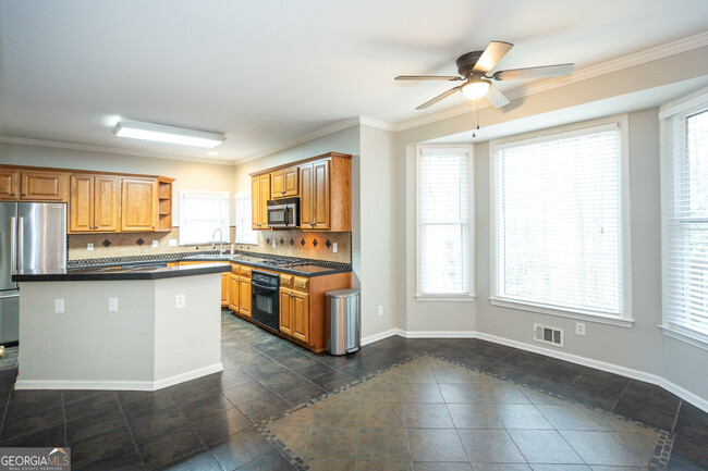 Building Photo - 155 Glenwood Ln