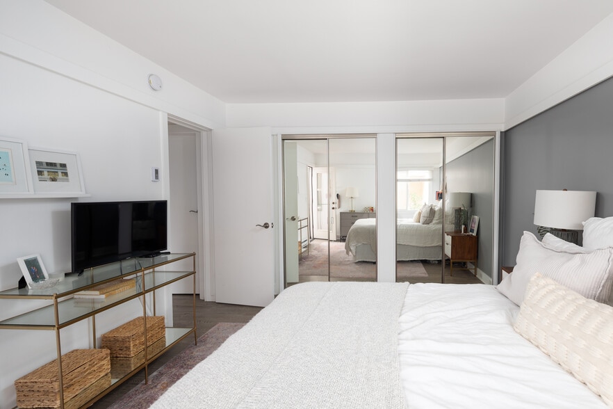 Bedroom - 2807 Highland Ave