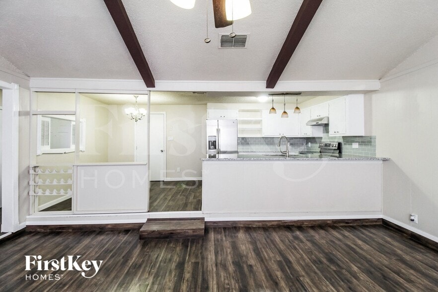 Building Photo - 2509 E Williamsburg Manor