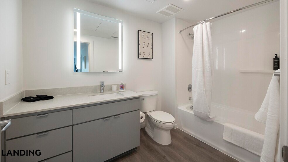 Building Photo - 707 S Farmer Ave