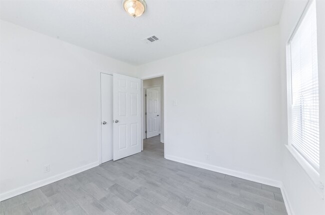 Building Photo - 8229 Carolwood Dr