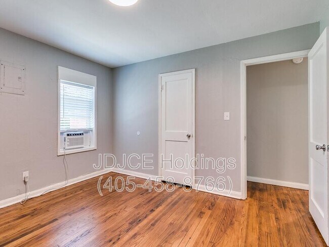 Building Photo - 422 Wilson Dr
