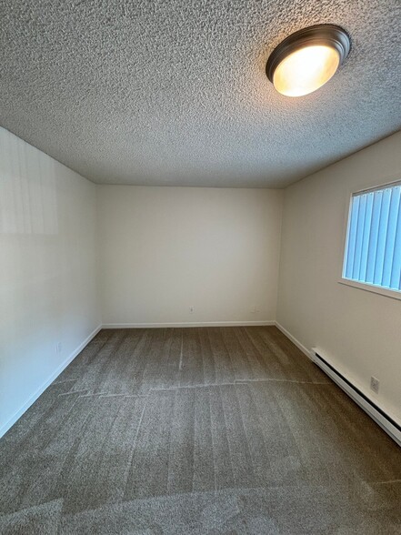 Building Photo - 8585 SW Canyon Ln