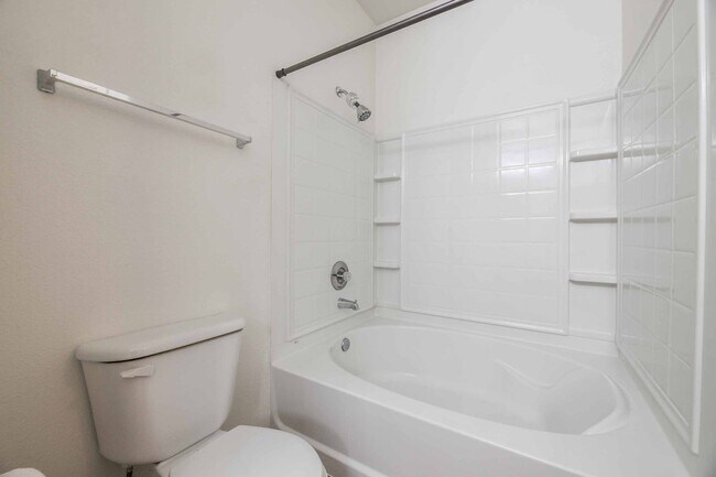 Building Photo - Two Bedroom Condo in Guard Gated Vistana