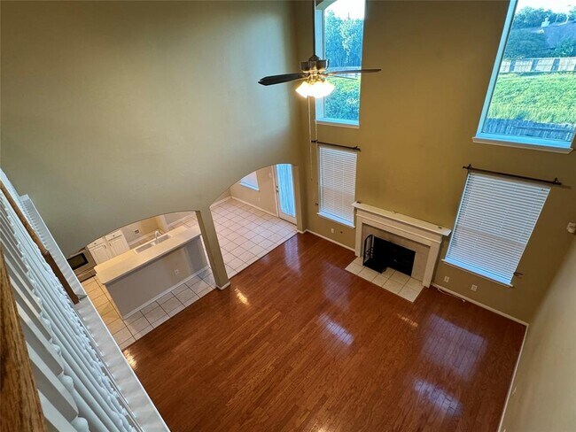 Building Photo - 3335 Southdown Dr
