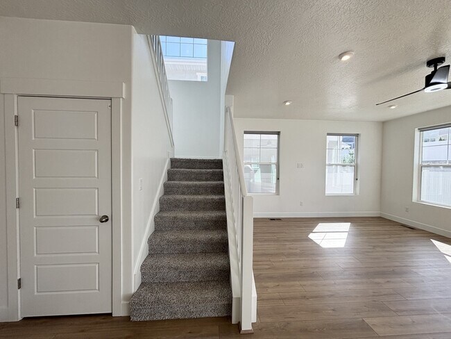 Building Photo - 6086 W Esker Terrace Ln