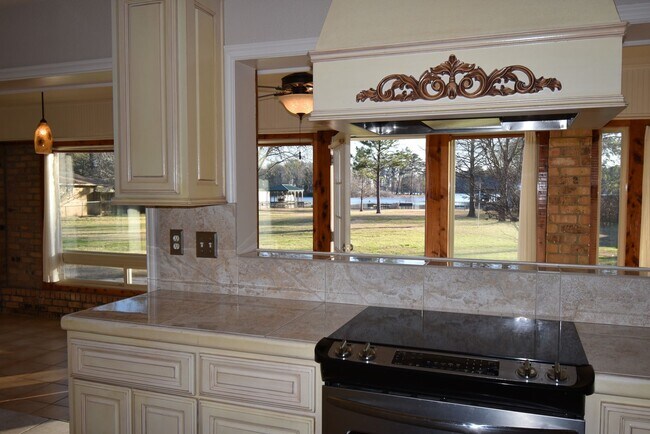 Building Photo - Coming Soon! 3 Bedroom Home On Lake Tyler!