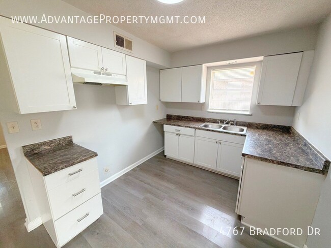 Building Photo - 4767 Bradford Dr