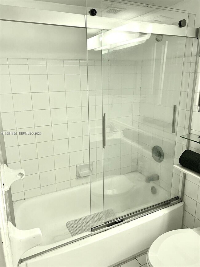 Building Photo - 1500 Bay Rd