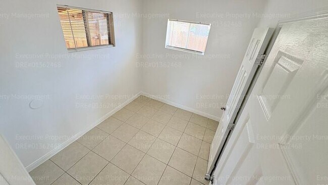 Building Photo - 2 bedroom 1 bathroom home near 34th St/ Chester Ave