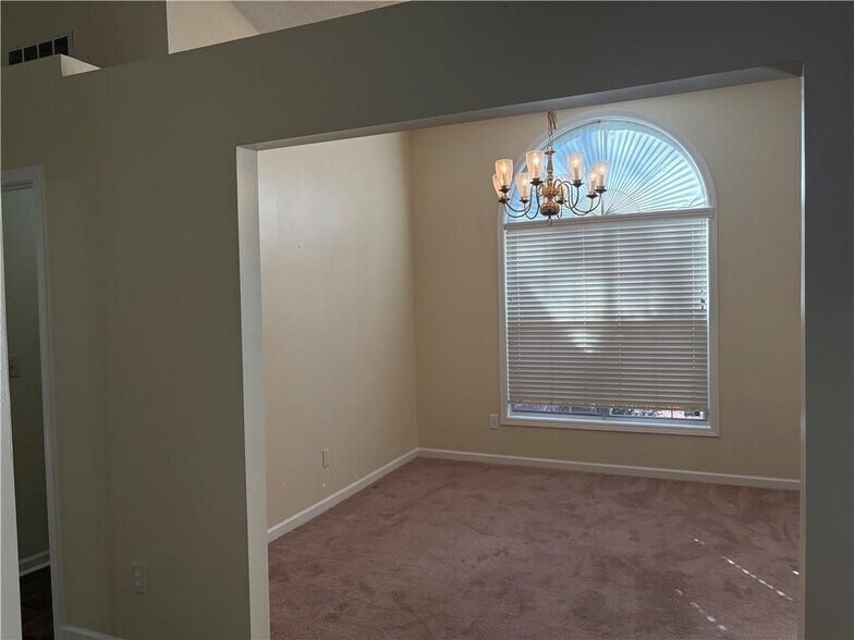 Building Photo - 5975 Hillvale Trail