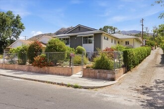 Building Photo - 10602 Helendale Ave