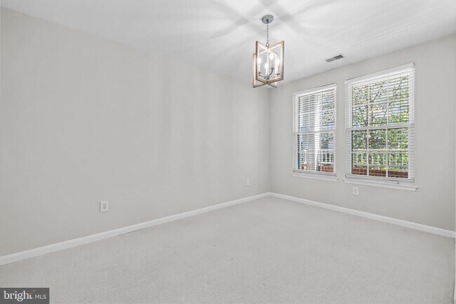 Building Photo - 4951 Brenman Park Dr