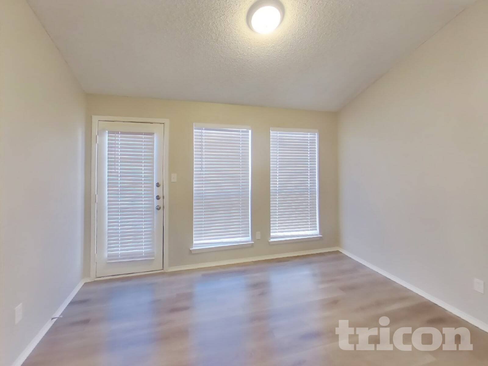 Building Photo - 327 Moss Hill Dr