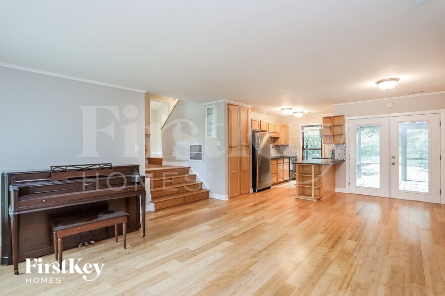 Building Photo - 104 Solway Ct