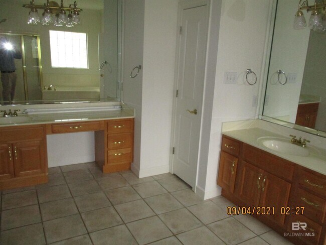 Building Photo - 9153 Parliament Cir