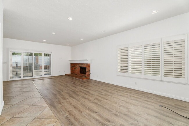 Building Photo - 8591 Naples Dr