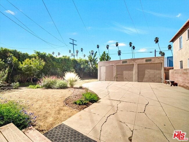 Building Photo - 243 N Berendo St