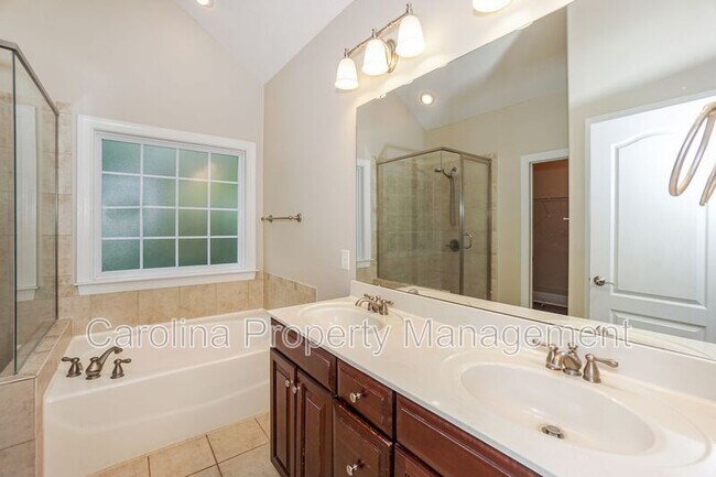 Building Photo - 181 Streamside Pl