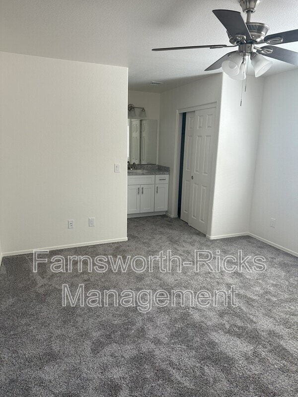 Building Photo - 5013 E Covina St